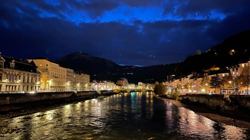 Cosy And Calm In Grenoble City Heart With Free And Large Parking Q-Park Chavant ภายนอก รูปภาพ